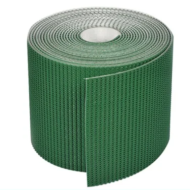 Mejor retención de carga: El diseño corrugado de la cinta aumenta la capacidad de retener el material, especialmente cuando se transportan productos a granel como grava, arena, o alimentos. Estas ondulaciones actúan como un "contenedor" que impide que el material se caiga o deslice.